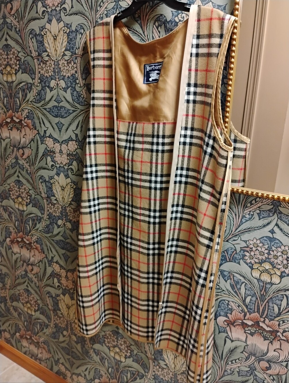 Vintage Burberry Classic Beige Double-Breasted Trench Coat, With Removable Liner - Picture 11 of 16